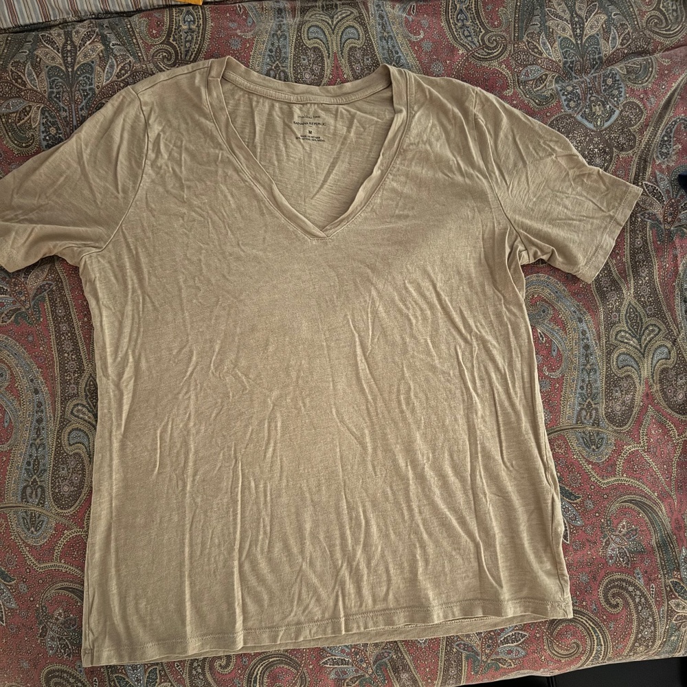 BANANA REPUBLIC MALIBU TEE